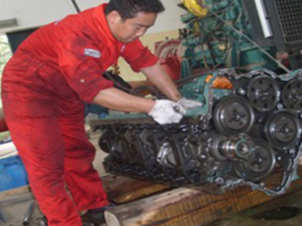 塘廈發(fā)電機(jī)維修現(xiàn)場