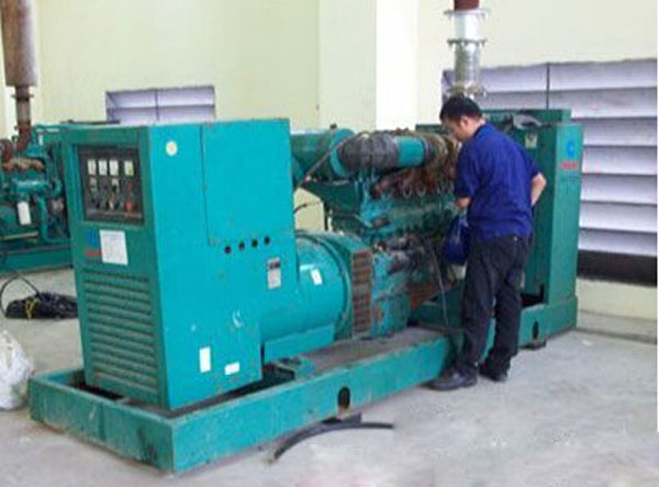 常平發(fā)電機(jī)維修現(xiàn)場