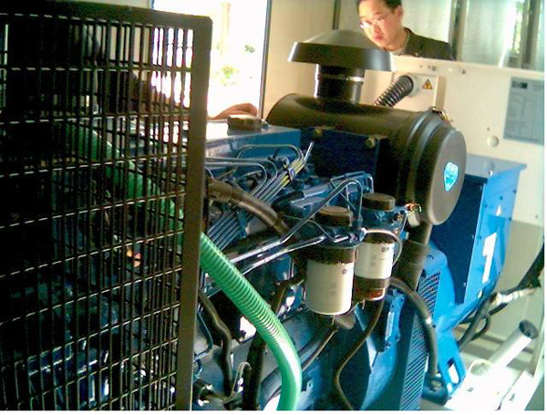 萬江發(fā)電機(jī)維修現(xiàn)場