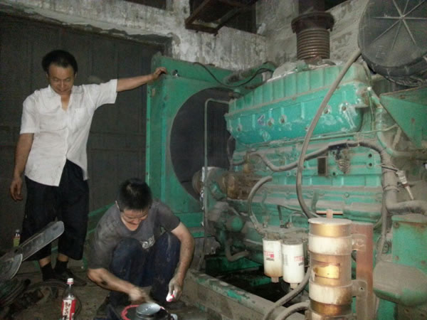 橋頭發(fā)電機(jī)維修現(xiàn)場